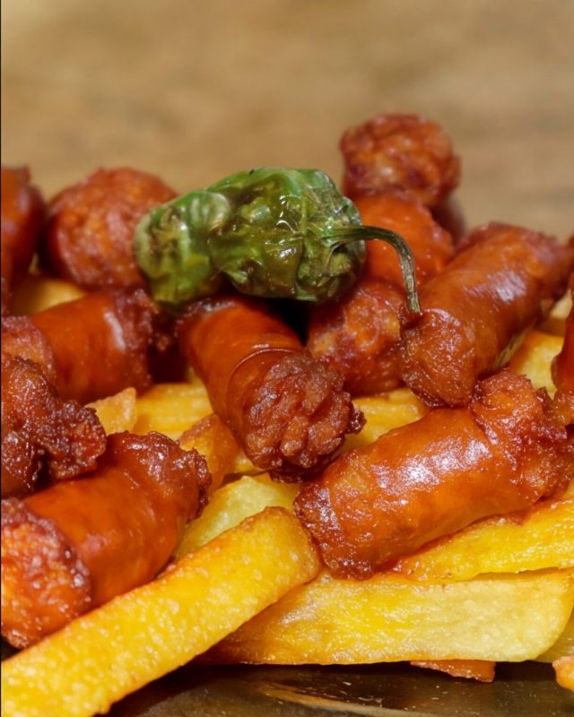 En el Toke sabemos por donde empezar, un buen entrante, una cerveza y buena compañía.�
.
#TapasAlcorcon #RestauranteAlcorcon #ElTokeAlcorcon #ComerEnAlcorcon #ChistorraConPatatas