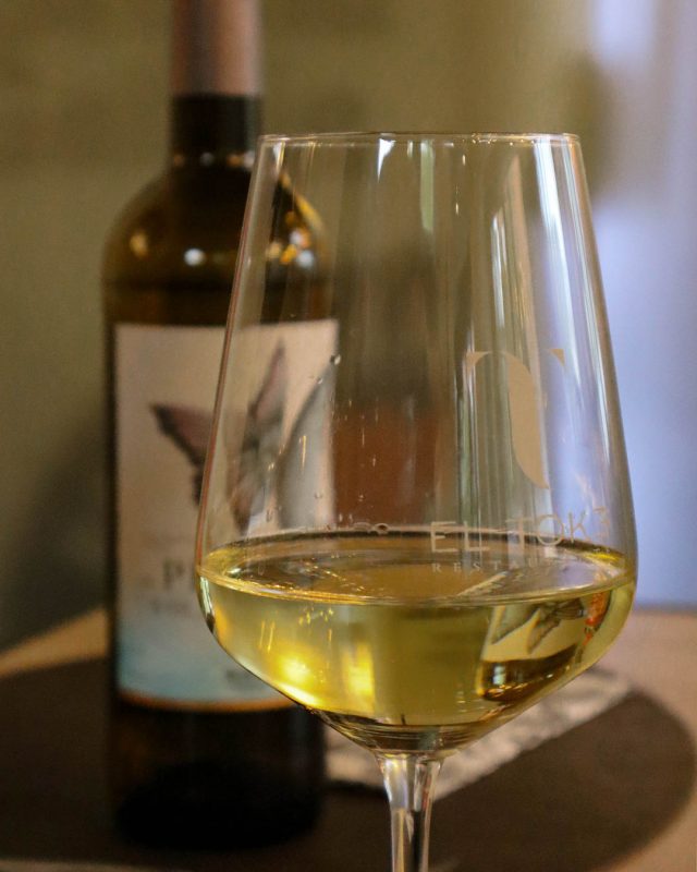 Para brindar, para acompañar o simplemente para disfrutar 🍷

�El vino blanco siempre encuentra su momento en la mesa.

📍Plaza de la Constitución, 1, Alcorcón

.
#ElTokeAlcorcon #AlcorconRestaurantes #VinoMadrid #TapasMadrid #GastronomiaAlcorcon