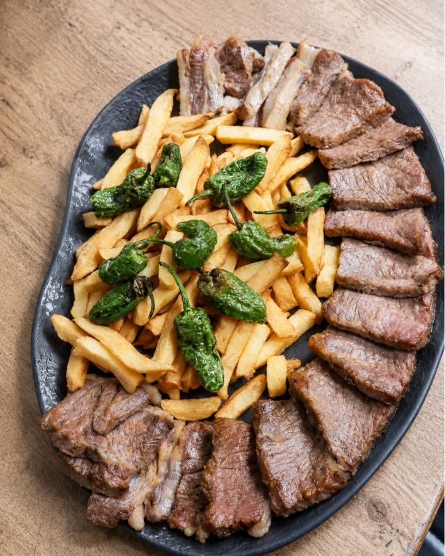 Una parrillada para disfrutar sin prisas y compartir los mejores momentos.

📍 Plaza de la Constitución, 1, Alcorcón
 📞 Reservas: 916 19 14 54 – 699 32 57 55
.
#ElTokeAlcorcon #RestauranteAlcorcon #CarneALaBrasa #ComerEnAlcorcon #MadridGastronomico