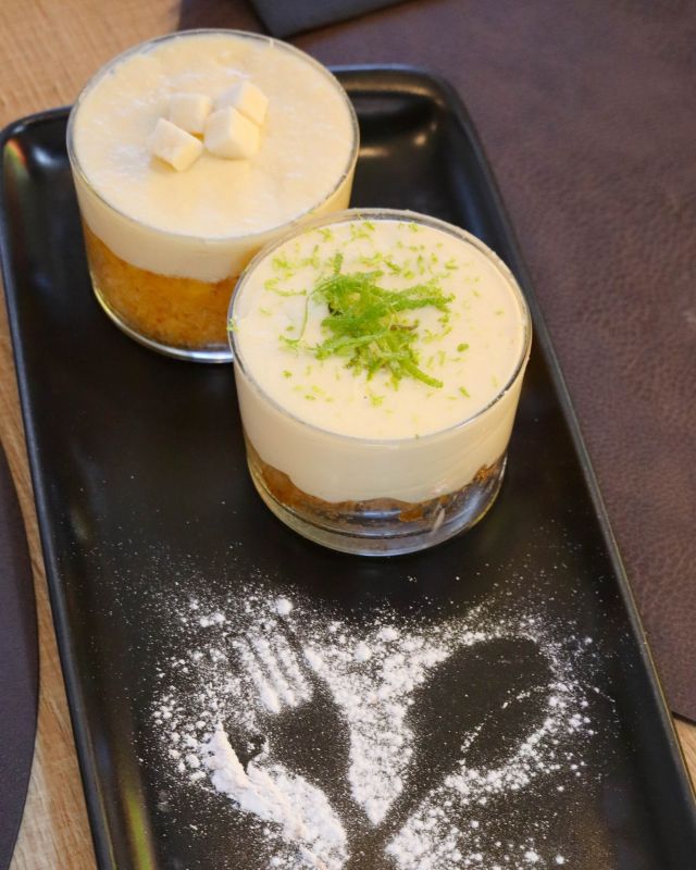 Dos postres, una decisión imposible ✨
¿Con cuál te quedas?
📍 Plaza de la Constitución, 1, Alcorcón
 📞 Reservas: 916 19 14 54 – 699 32 57 55
.
#ElTokeAlcorcon #PostresCaseros #RestauranteAlcorcon #ComerEnAlcorcon #AlcorconFood