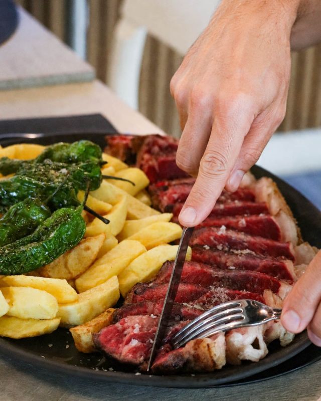 Buen producto, parrilla caliente y el punto que tú quieras.

Reserva tu mesa llamando al 📞 916 191 454 / 699 325 755

.
#ElToke #Alcorcon #RestauranteAlcorcon #CarneALaBrasa #ComerEnMadrid