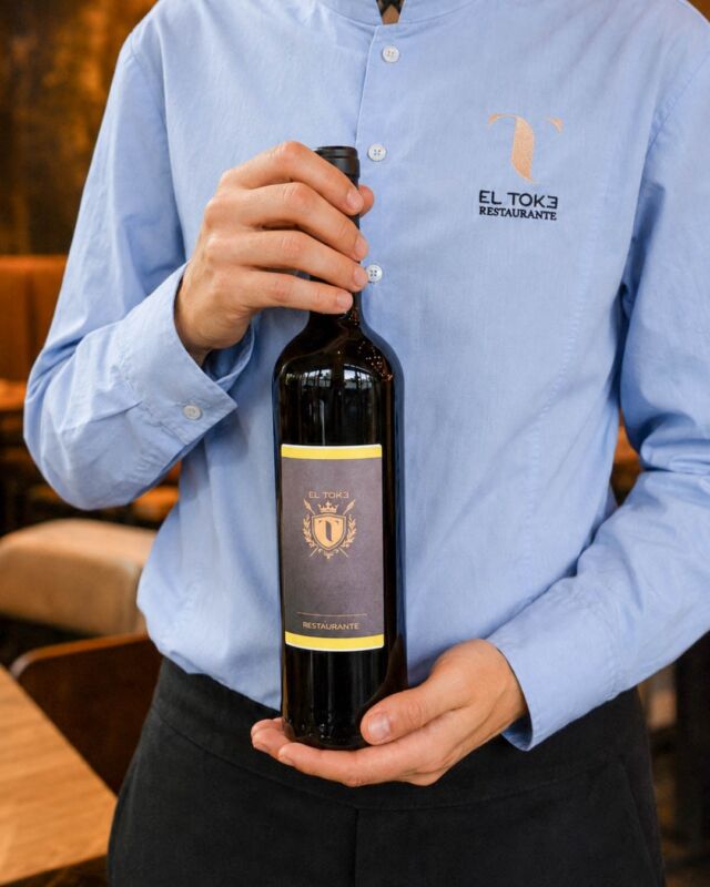 Si vas a brindar, que sea con algo de la casa 🍷

Pregunta por nuestro vino en tu próxima visita.

.
#ElToke #Alcorcon #VinoDeLaCasa #RestauranteAlcorcon #PlanesMadrid