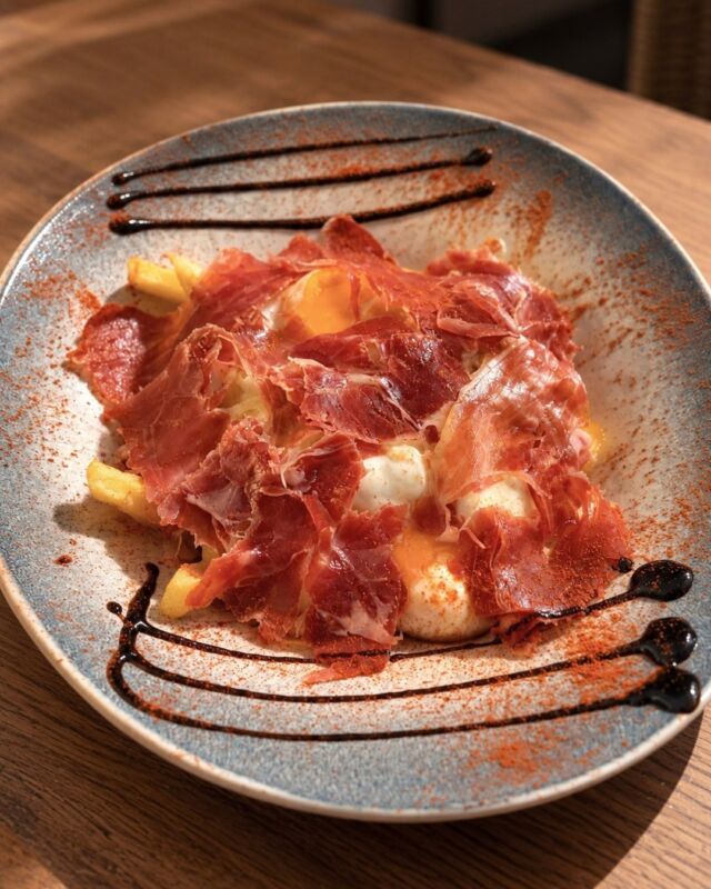 Patatas, huevo, jamón… y pocas ganas de compartir 😏�Reserva tu mesa hoy 📞 699 32 57 55
.
#ElTokeAlcorcón #RestauranteMadrid #ComidaMadrid #ComerBienMadrid #RestaurantesMadrid